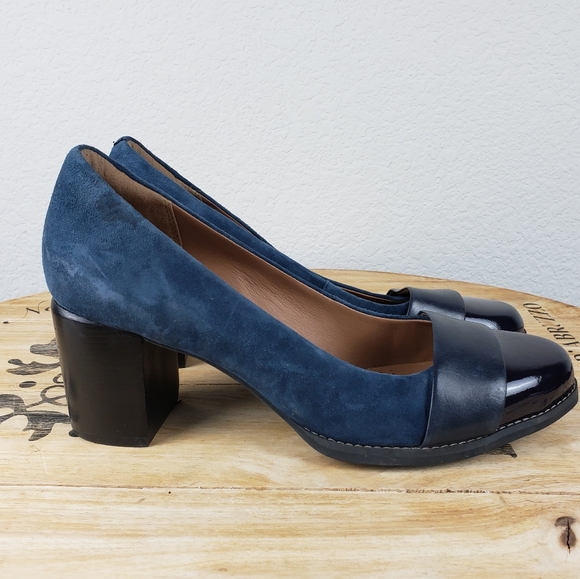 clarks blue pumps